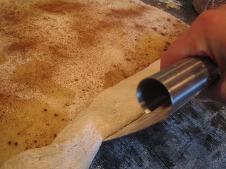 Essential Kitchen Tools: Pastry Scraper